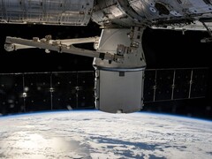 Afbeelding van een satelliet in een baan om de aarde. (Afbeeldingsbron: SpaceX-Imagery - Pixabay)