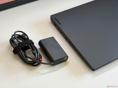 Compacte 65 W-voeding
