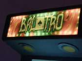 Balatro-logo op een speelautomaat