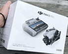 DJI is blijkbaar al begonnen met het verzenden van Mini 5 Pro-winkelunits naar beïnvloeders. (Afbeeldingsbron: Reddit)