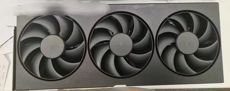 Vermeende RTX 4090 Ti GPU. (Bron: Greymon55)