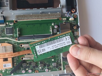 Asus VivoBook 17: Maximaal 40 GB RAM (32 GB SODIMM + 8 GB ingesoldeerd)