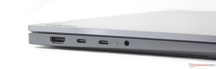 Links: HDMI 2.1, 2x USB-C Thunderbolt 4 met DisplayPort 2.1 + Power Delivery (65 W), 3,5 mm-hoofdtelefoonaansluiting