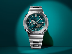 De Casio G-Steel GM2110D-3A1 met een blauwgroene wijzerplaat, afgebeeld. (Afbeeldingsbron: Casio)