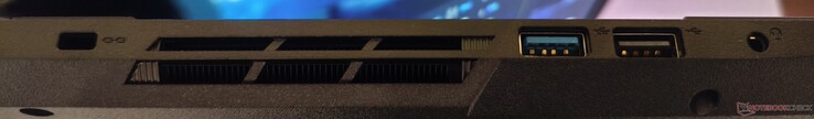 Linkerkant: Kensington-slot, USB-A 3.1 Gen1, USB-A 2.0, lijningang/uitgang