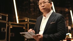 Terwijl de Mate XT's vóór Apple's iPhone 17 gelanceerd zullen worden, zal de Samsung Galaxy tri-fold waarschijnlijk eind september volgen. (Afbeeldingsbron: Huawei)