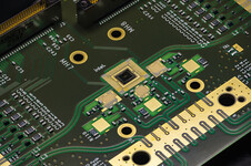 12-qubit processorassemblage (Afbeelding Bron: Intel)