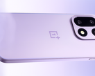 De OnePlus 15 in Mist Purple (bron: OnePlus, bewerkt)