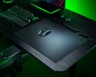Razer Atlas Pro glazen muismat getoond op bureau
