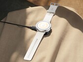De Realme Watch S5 ziet er ongewoon uit dankzij het platte frame.
