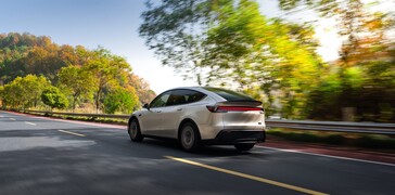 Tesla Model Y L VS 1