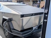 Cybertruck bij V4 Supercharger (afbeelding: Mardak/TMC)