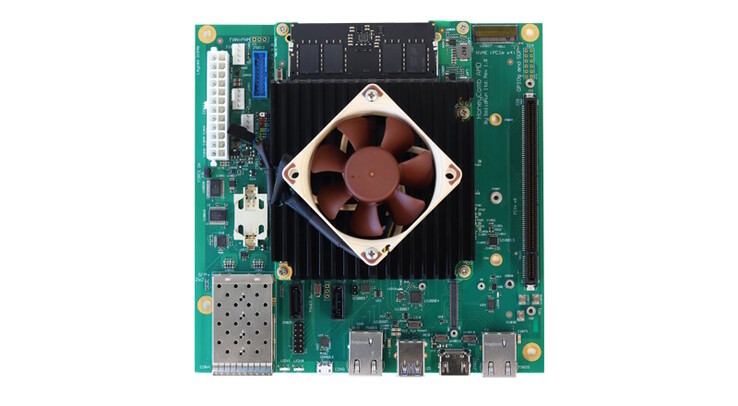 De V3000 kan worden gevoed door een ATX PSU (Afbeelding bron: SolidRun)