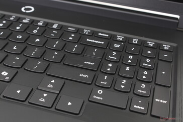 De pijltjestoetsen zijn groter dan de belangrijkste QWERTY-toetsen om te kunnen gamen