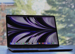 De MacBook Air 15 is mogelijk slechts een grotere versie van zijn 13,6-inch tegenhanger. (Beeldbron: James Yarema)
