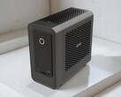 De Zotac ZBox Magnus One SFF gaming PC heeft een RTX 5070 Ti GPU en Core Ultra 7 265 CPU. (Afbeelding bron: ITHome, bewerkt)