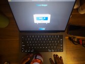 Het trackpad van de MacBook Pro kan kleine voorwerpen wegen. (Afbeeldingsbron: Krish Shah)