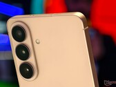 Volgens een bericht uit Korea heeft Samsung bevestigd dat de Galaxy S27 Ultra uitsluitend zal beschikken over een systeem met drie camera’s.