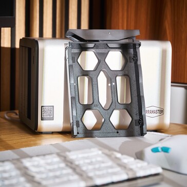 De harde-schijfladen zijn van plastic.