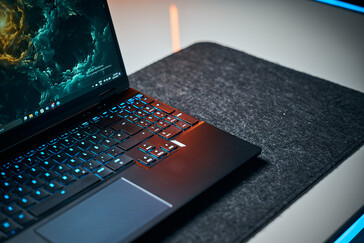 De XMG Core en Fusion 15 gaming laptops hebben edge-to-egde toetsenborden en glazen trackpads.