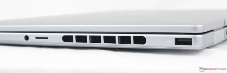 Rechts: 3,5 mm headset, MicroSD-lezer, USB-A 3.2 Gen. 1