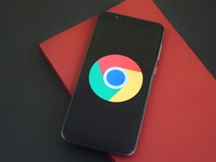 Smartphone waarop het Google Chrome-logo wordt weergegeven, ter illustratie van GLM-5.3 en een Chrome-exploit.