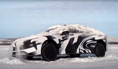De ET9 van Nio wordt midden in de sneeuw getoond in een uitbundige demonstratie van zijn hydraulisch actief veersysteem. (Afbeelding bron: Nio via CnEVPost op YouTube)