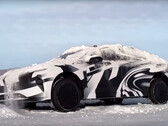 De ET9 van Nio wordt midden in de sneeuw getoond in een uitbundige demonstratie van zijn hydraulisch actief veersysteem. (Afbeelding bron: Nio via CnEVPost op YouTube)
