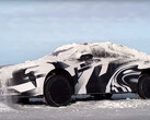 De ET9 van Nio wordt midden in de sneeuw getoond in een uitbundige demonstratie van zijn hydraulisch actief veersysteem. (Afbeelding bron: Nio via CnEVPost op YouTube)