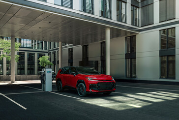 2026 RAV4 PHEV kan in 30 minuten opladen bij openbare opladers.