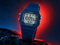 Het Timex TW5M55700JQ-horloge heeft een achthoekige kunststof kast van 40 mm