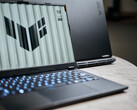 De ASUS TUF Gaming A14 en A16 bieden ruimte voor twee SSD's. (Bron: Alex Waetzel voor Notebookcheck)