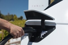 De Ioniq 5 kan rechtstreeks op Tesla Superchargers worden aangesloten (Afbeelding bron: Hyundai)