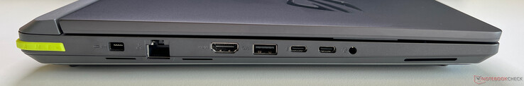 Links: voeding, Ethernet (2,5 Gbit/s), HDMI 2.1 FRL, USB-A 3.2 Gen.2 (10 Gbit/s), 2x USB-C 4.0 met Thunderbolt 5 (120 Gbit/s, DisplayPort ALT-modus, Power Delivery), 3,5-mm audio