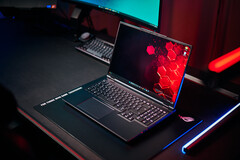 XMG Neo 16 A25 (bron: Notebookcheck)