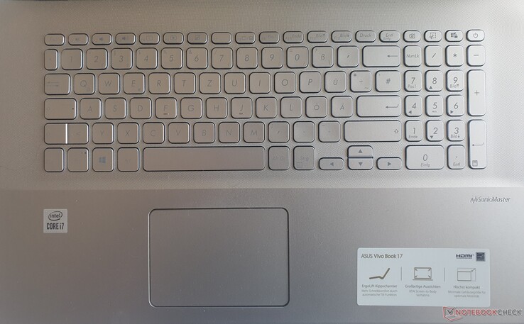 Asus VivoBook 17: de toetslabels zijn moeilijk te lezen (grijs op zilver)