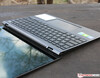 ASUS ZenBook 14X OLED - deksel opent tot 180 graden