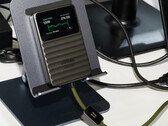 Een touchscreen geeft statusinformatie over de afgebeelde dummy-eenheid