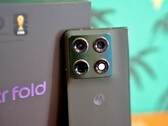 De Motorola Razr Fold doet er alles aan om de beste opvouwbare telefoon met camera te worden.