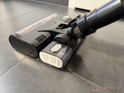 Het waterreservoir en de mop worden aan de achterkant van de mop vastgehaakt.