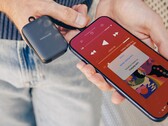 De Twelve South PowerClip is een compacte powerbank van 2.000 mAh.