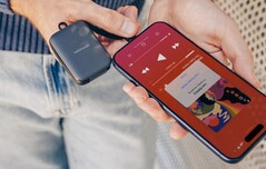 De Twelve South PowerClip is een compacte powerbank van 2.000 mAh.