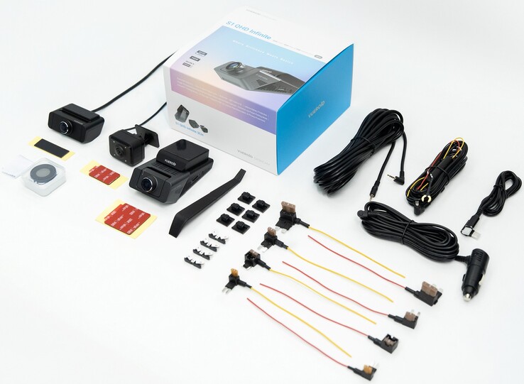 Inhoud van de verpakking van het Vueroid S1 QHD drie-cameramodel.