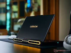 De nieuwe Legion Pro 7 16IAX10H heeft hetzelfde ontwerp als het model dat wij in 2025 hebben getest; dit model is hieronder afgebeeld.