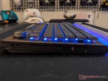 Command KB7-toetsenbord dat plat ligt zonder hoogteverstelling.