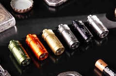 De Tank007 E25 EDC-zaklamp is verkrijgbaar in zes kleuren.