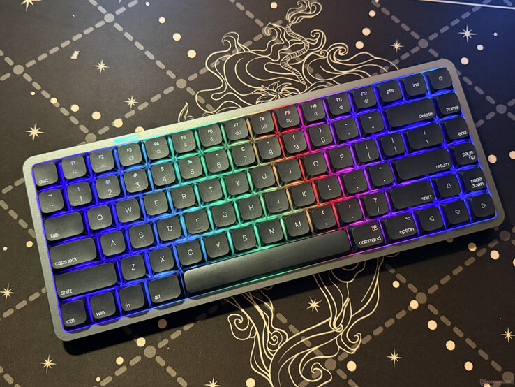 De Akko Air 01 met RGB-verlichting ingeschakeld
