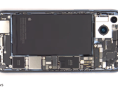 De binnenkant van de iPhone 14 Plus. (Bron: PBKReviews via YouTube)