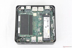 De Cubi NUC 3MG is een van de kleinste mini PC's die tot 128 GB verwisselbaar geheugen ondersteunt