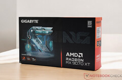 De onlangs gelanceerde Radeon RX 9070 XT lijkt een schot in de roos te zijn (Afbeelding Bron: Notebookcheck)